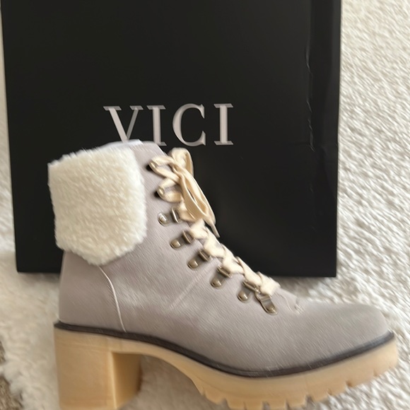 Conquest Shoes - Conquest heeled shearling lace up boot light grey 8.5